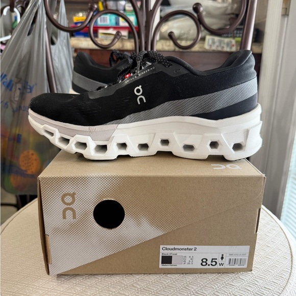 ON Women's Cloudmonster 2 Shoes - Picture 4 of 11